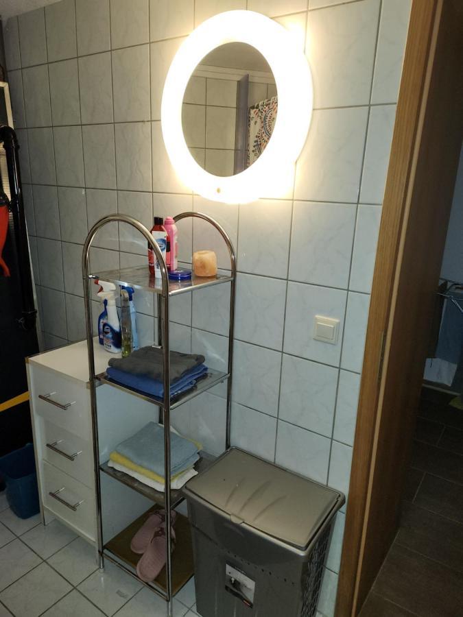Halle, Top -Preise, 79 Qm Sd Fewo, Eg, Wahlweise Mit 1- 3 Dz, Tv Lounge, Kueche, Bad Wc Einfach Und Gut, Langzeitmieter Vb Preise Halle  Exterior foto